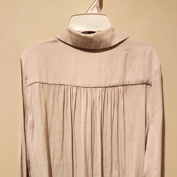 Elie Tahari Pale Beige Long-Sleeve Button-Down Blouse - Picture 4 of 6